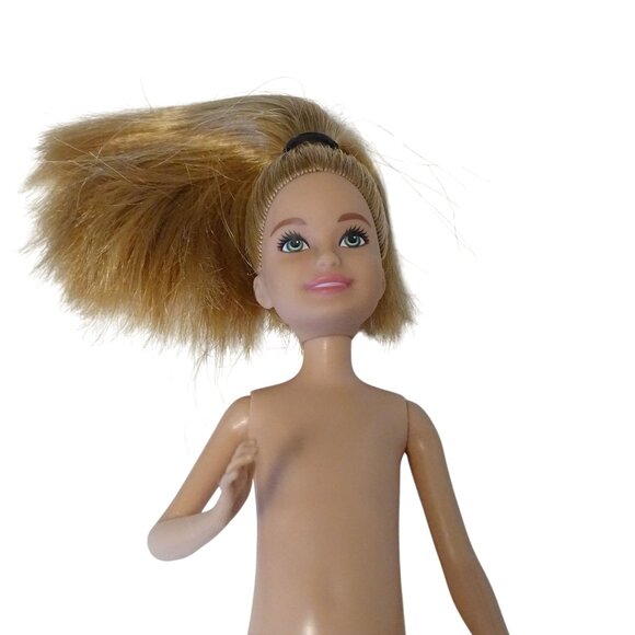 Barbie It Takes Two Stacie Camping Fashion Doll Nude Brown Hair Mattel 2019 - Picture 2 of 5